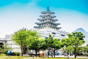 A building with a tower
AI-generated content may be incorrect.