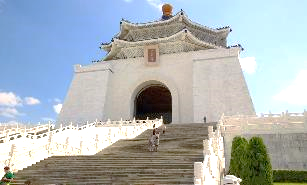 A white building with a large archway with Chiang Kai-shek Memorial Hall in the background
Description automatically generated with medium confidence