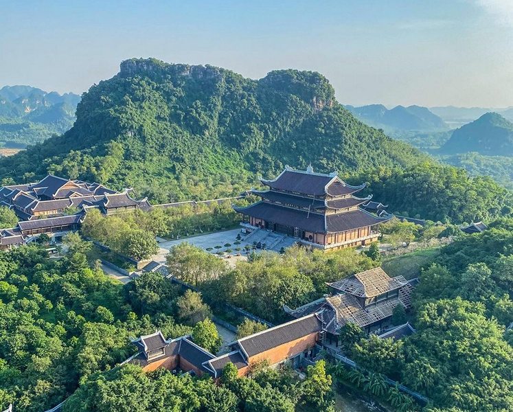 Read more about the article HÀ NỘI – BÁI ĐÍNH – TRÀNG AN – HẠ LONG – YÊN TỬ – CHÙA HƯƠNG