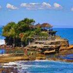 Đền Tanah Lot - Ngôi đền linh thiêng nằm trên khối đá giữa biển khơi