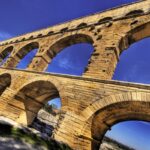 Khám phá vẻ đẹp kì vĩ của cầu Pont du Gard khi đi du lịch Pháp